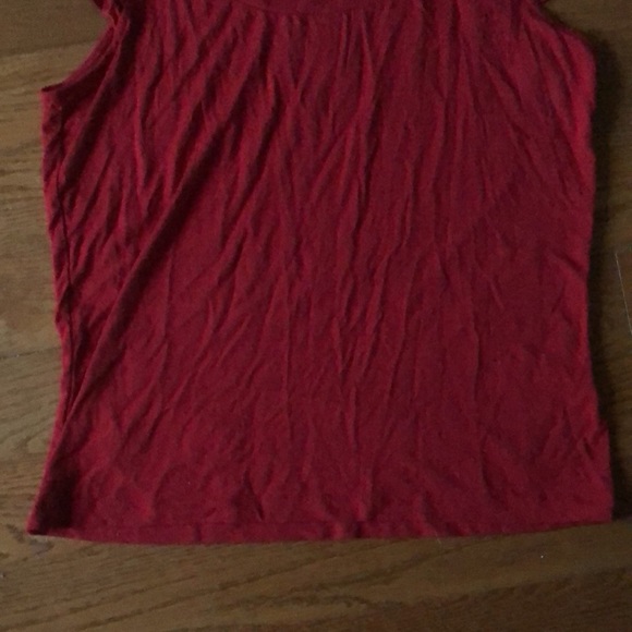 Red top - Picture 3 of 5